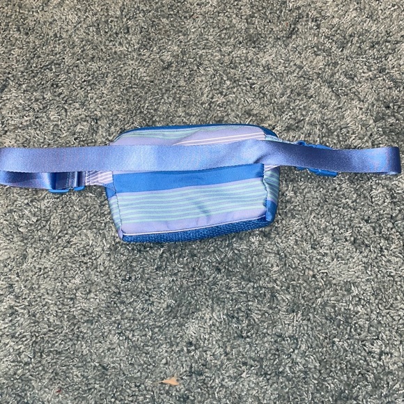 Vera Bradley Fannypack - Picture 2 of 4